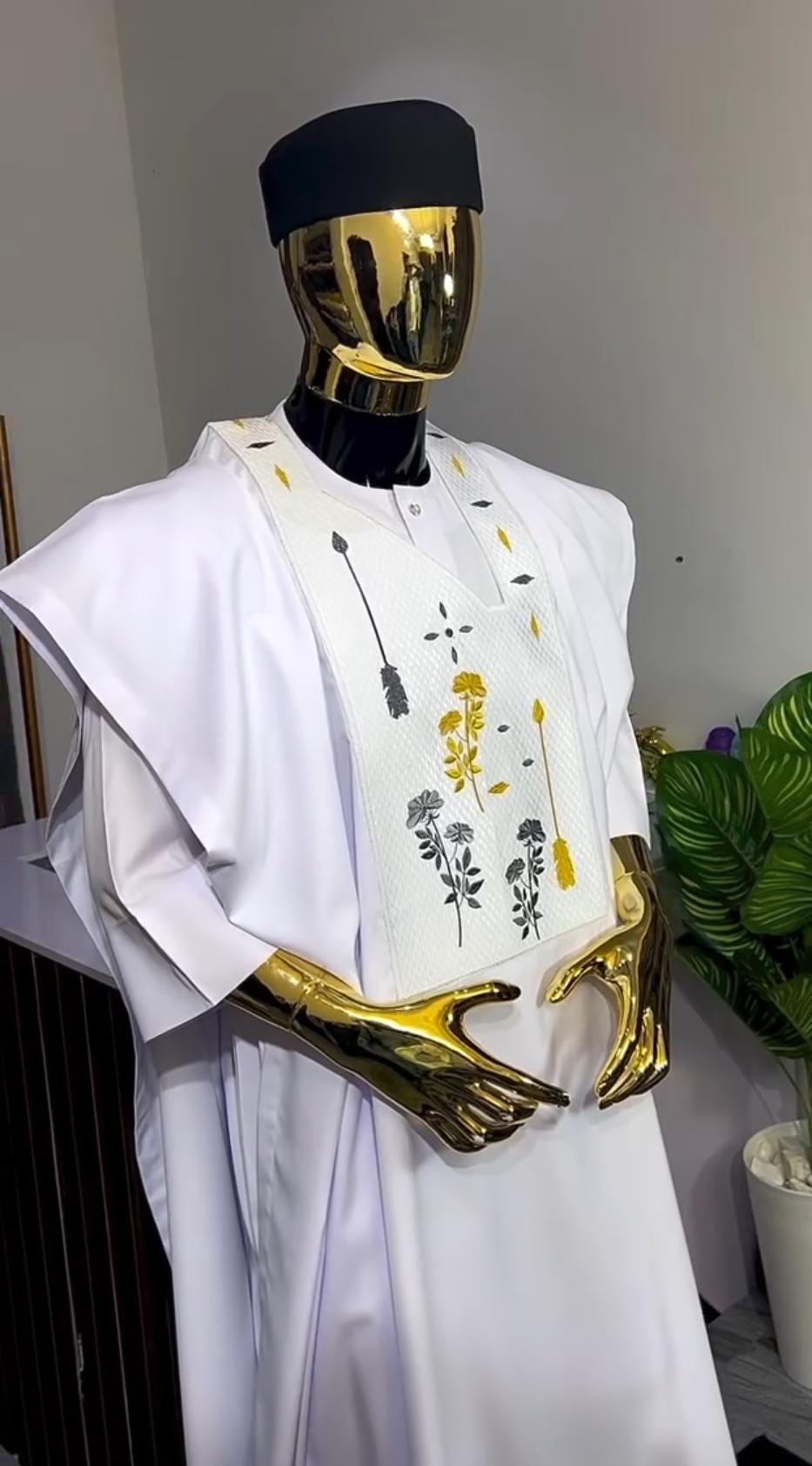 Kavari Royale White Agbada 3-Piece Set – Embroidered Wedding Suit